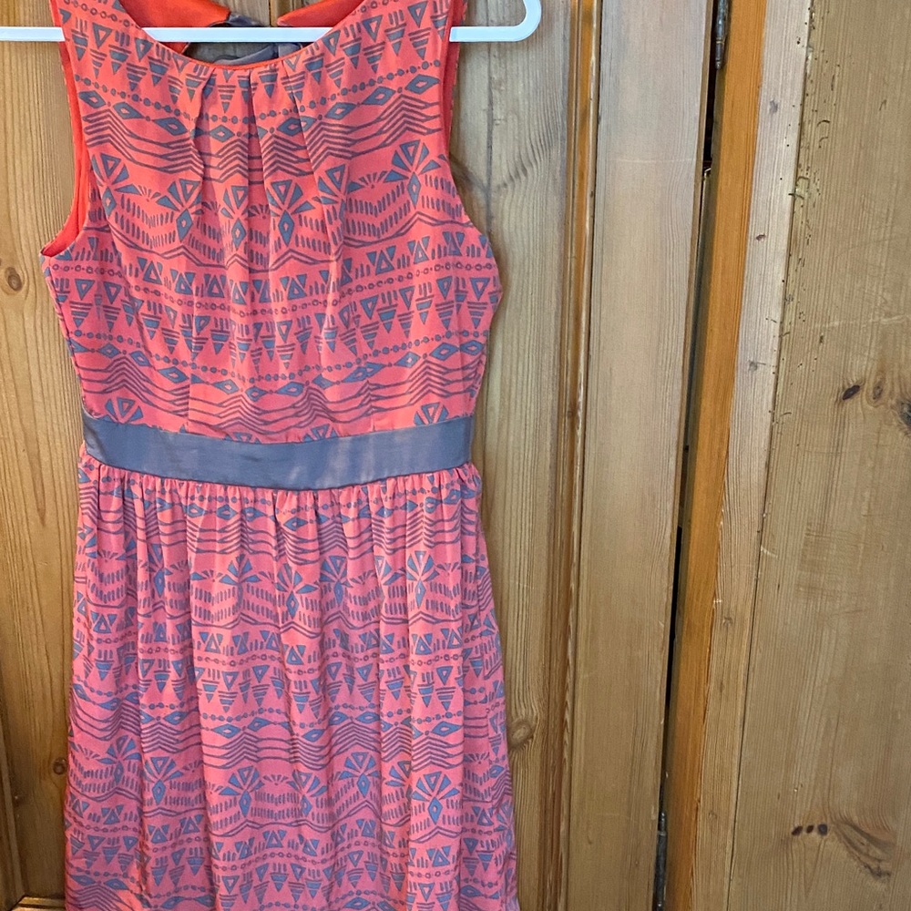 B. Darlin Women’s Coral/GrayTribal-Inspired Pattern Sleeveless Dress. Size 11-12
